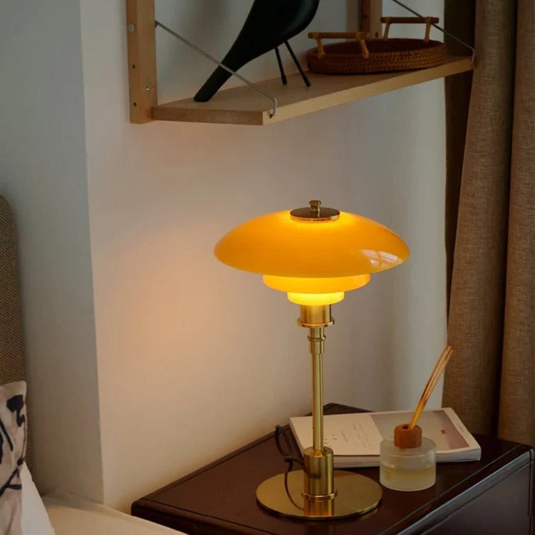 LED-Schreibtischlampe im nordischen Stil