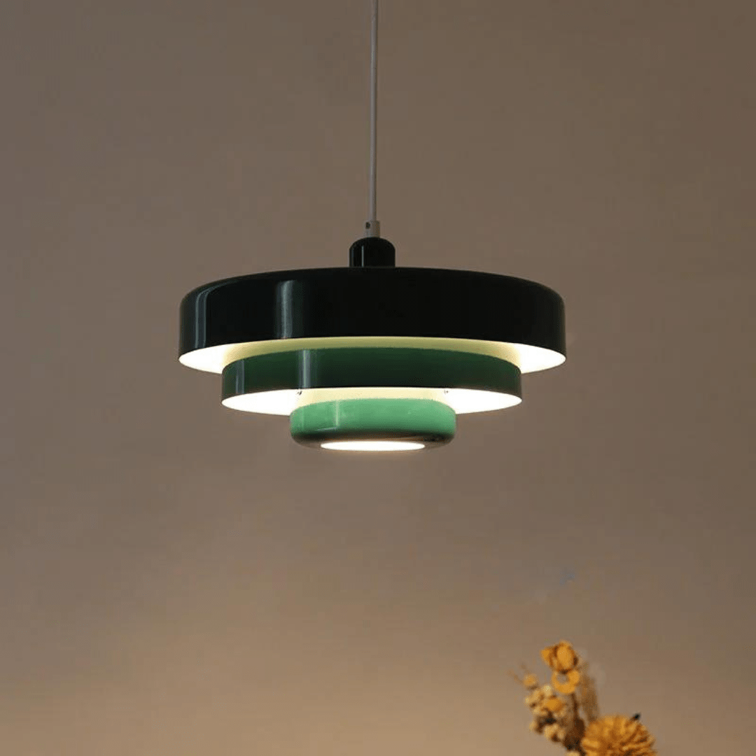 Wunderschöne dreistufige Pendelleuchte in Pastelltönen