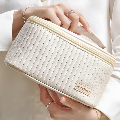 Stylish Water-Resistant Travel Makeup Bag - Halri