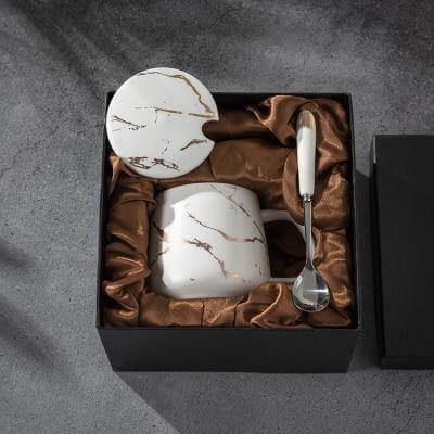 Luxuriöses Kaffeetassen-Geschenkset im Marmor-Design