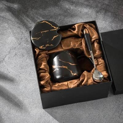 Luxuriöses Kaffeetassen-Geschenkset im Marmor-Design