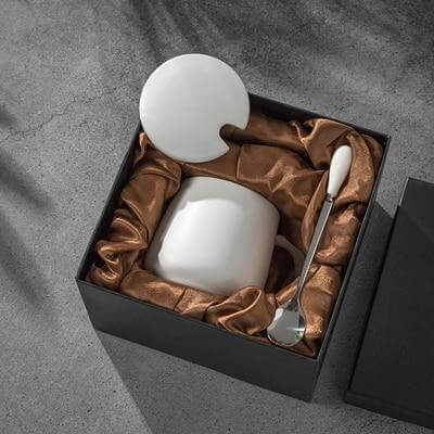 Luxuriöses Kaffeetassen-Geschenkset im Marmor-Design