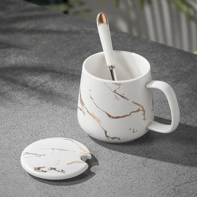 Luxuriöses Kaffeetassen-Geschenkset im Marmor-Design