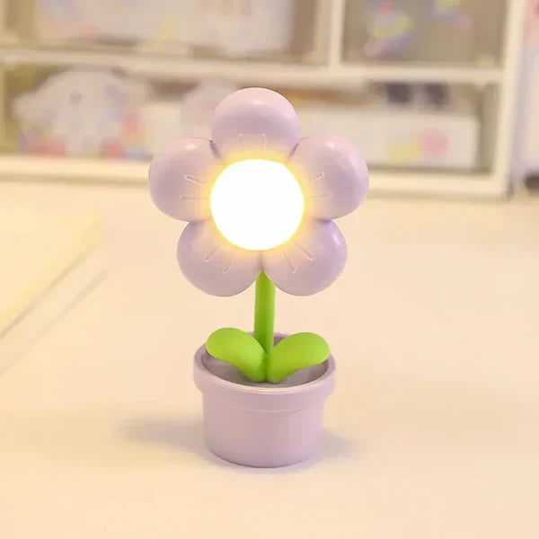 Zarte, beruhigende Schreibtischlampe mit Blumenmuster